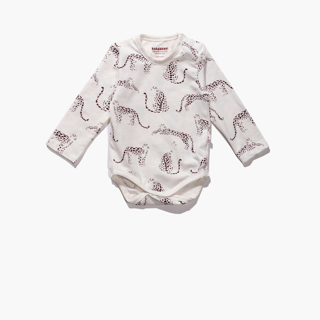 Vorderansicht des Bodys für Babys aus der Leopard Kollektion