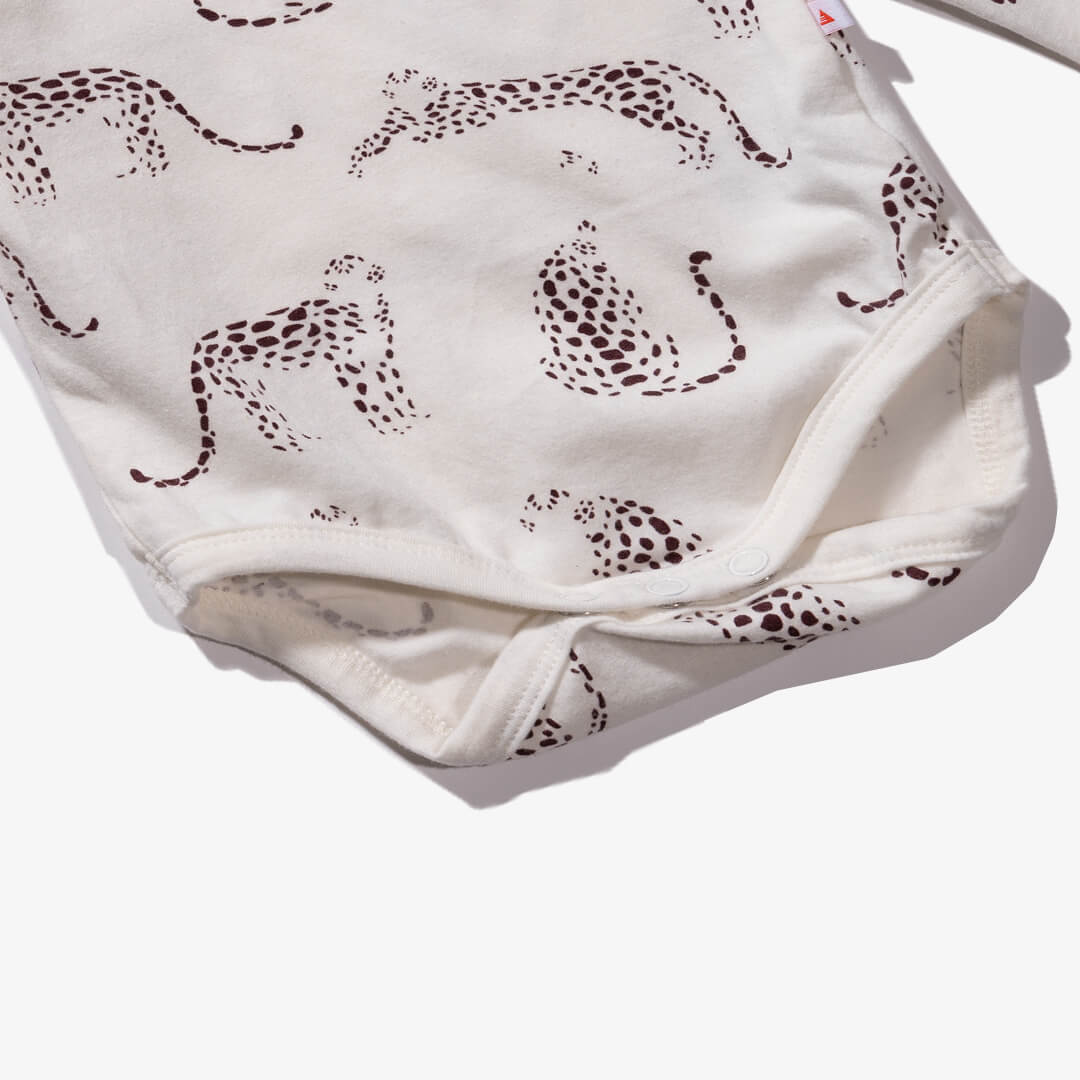 Unterseite des Bodys für Babys aus der Leopard Kollektion