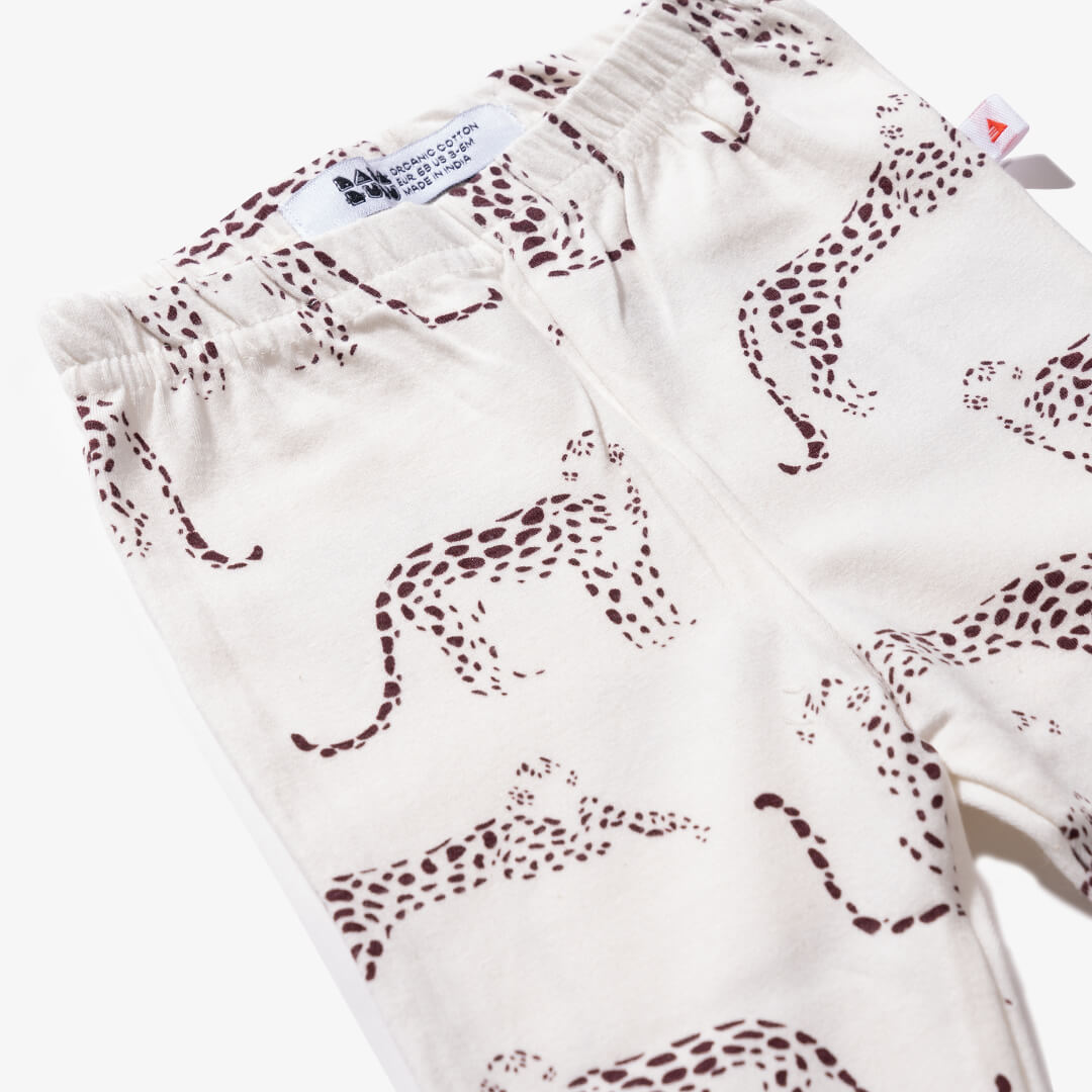 Saumansicht der Hose für Babys aus der Leopard Kollektion