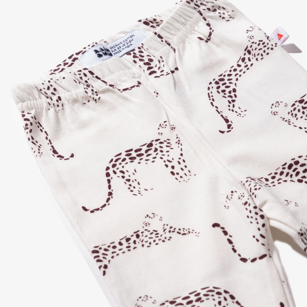Vorderansicht der Hose für Babys aus der Leopard Kollektion