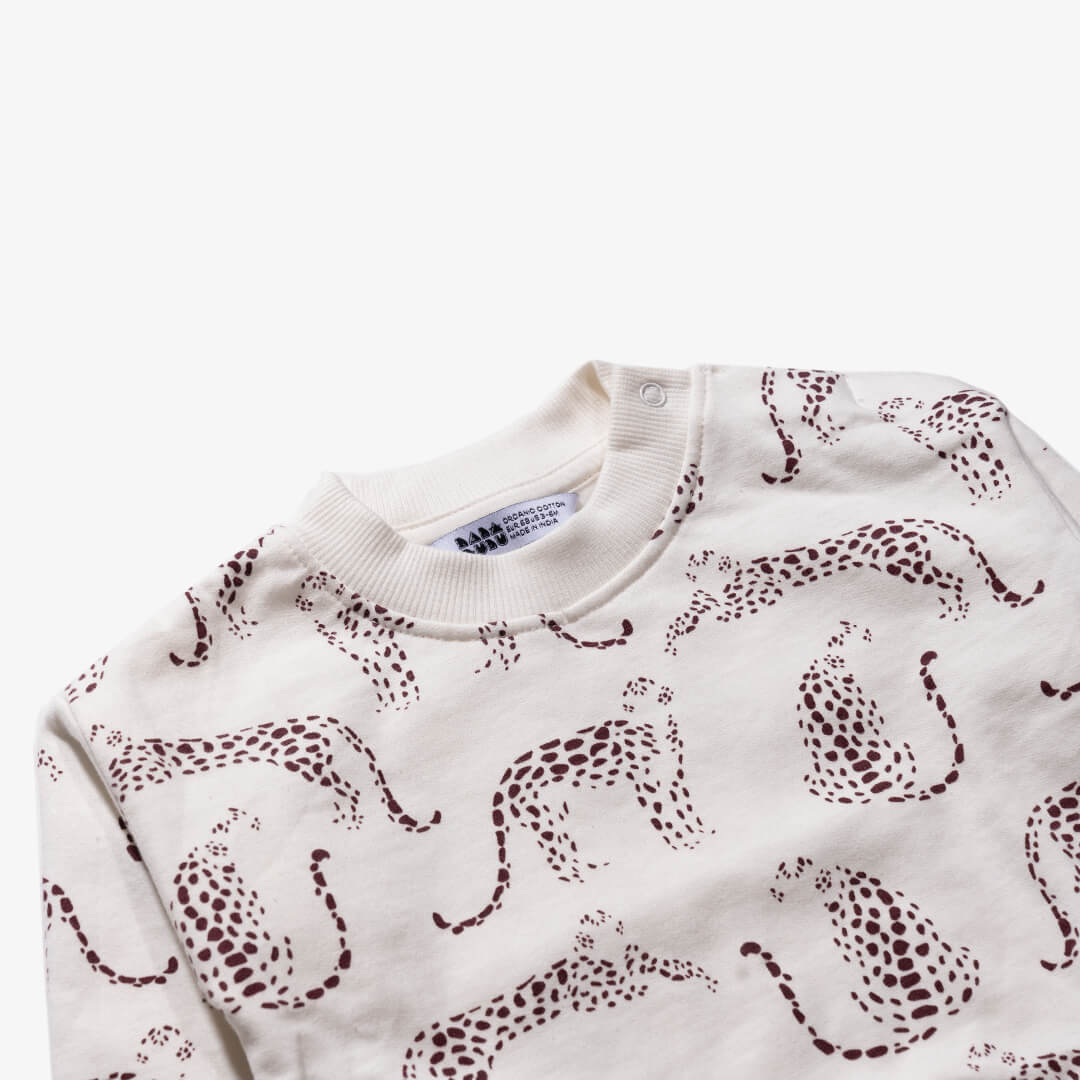 Schulteransicht des Sweatshirts für Babys aus der Leopard Kollektion