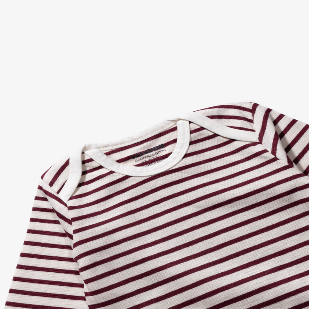 Vorderansicht des Bodys für Babys aus der Retro Kollektion in Burgundrot