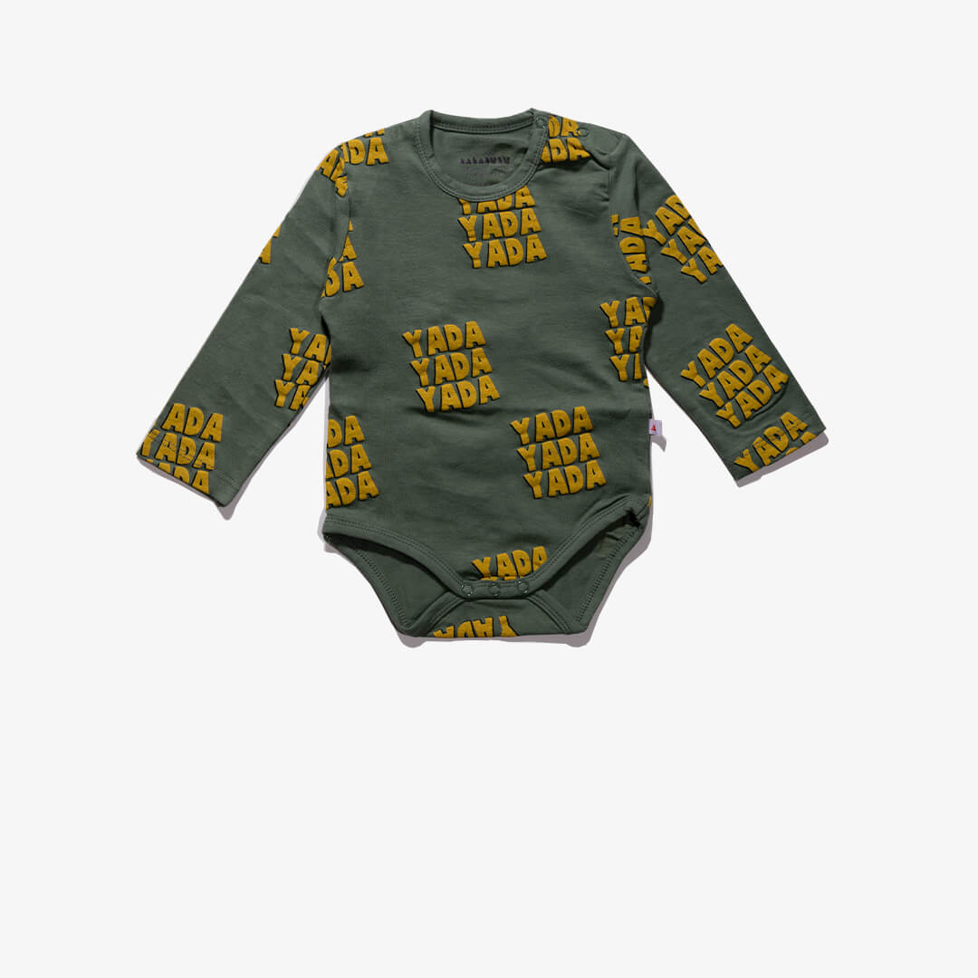 Vorderansicht des Bodys für Babys aus der Yada Yada Kollektion