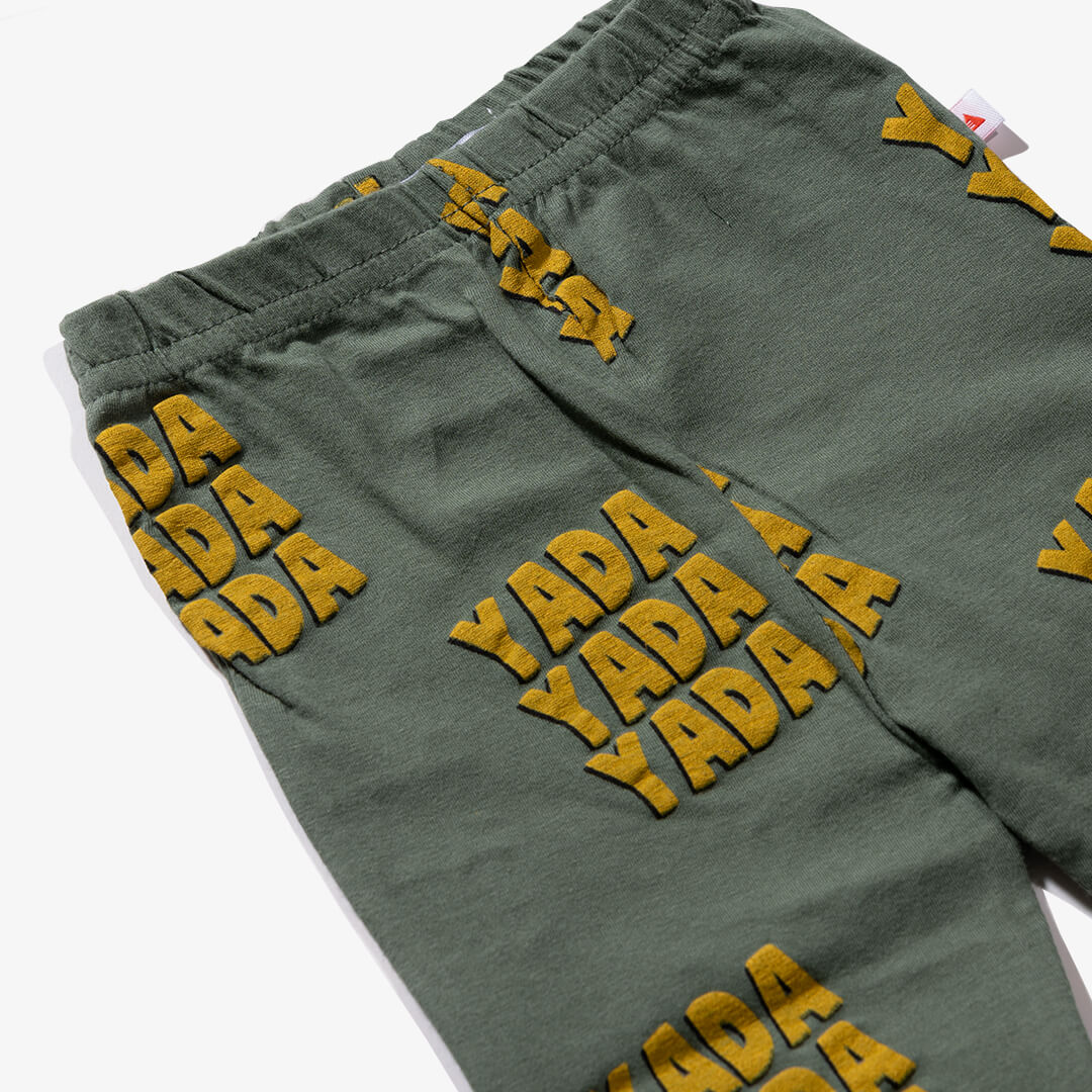 Vorderansicht der Hose für Babys aus der Yada Yada Kollektion