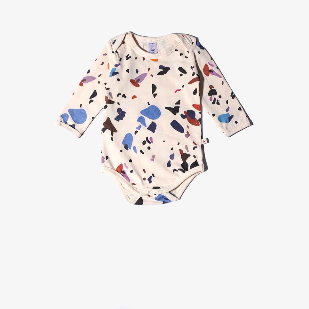 Vorderansicht des Bodys für Babys aus der DOTS Kollektion
